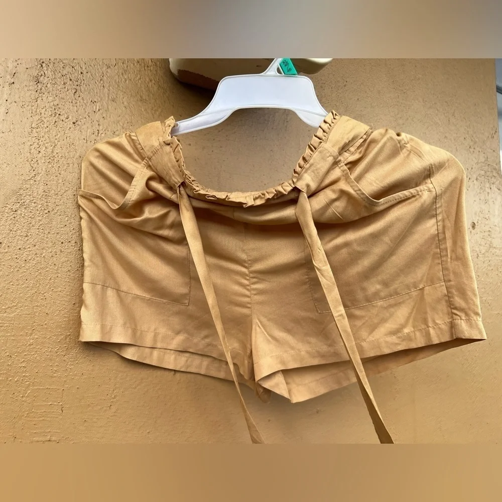 Dress shorts, yellow size 8 . PRIMARK CARES